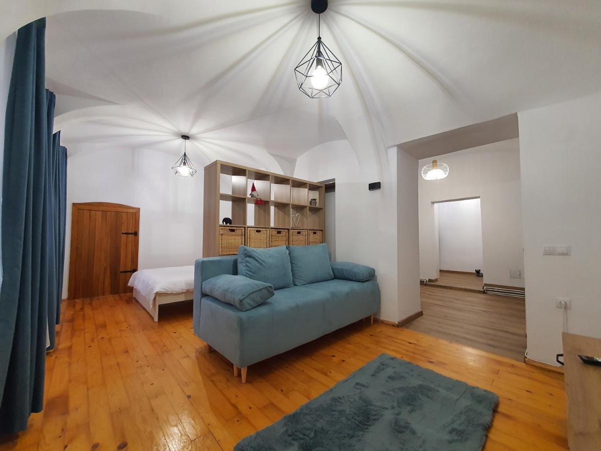 Lucasi Apartament Sibiu Buitenkant foto