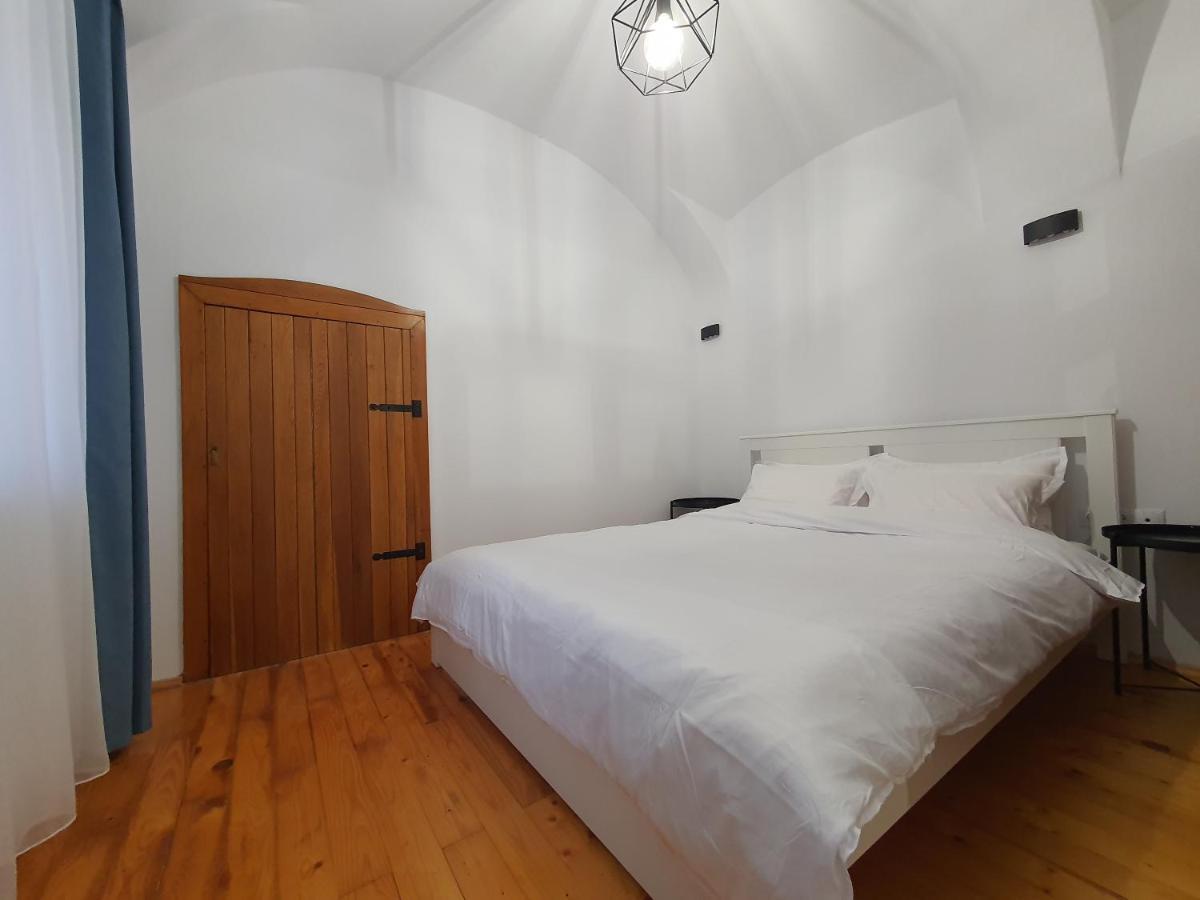 Lucasi Apartament Sibiu Buitenkant foto