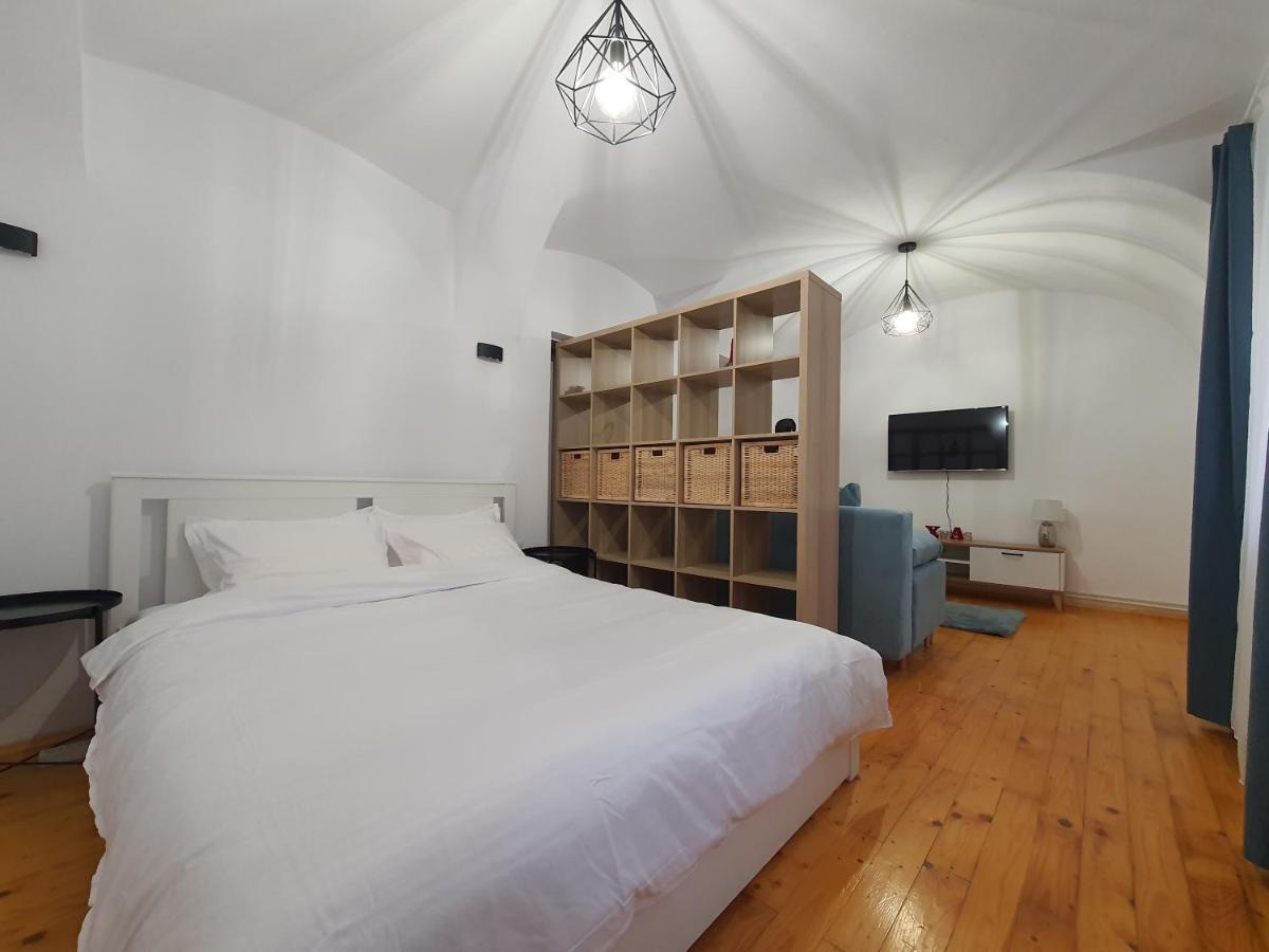 Lucasi Apartament Sibiu Buitenkant foto