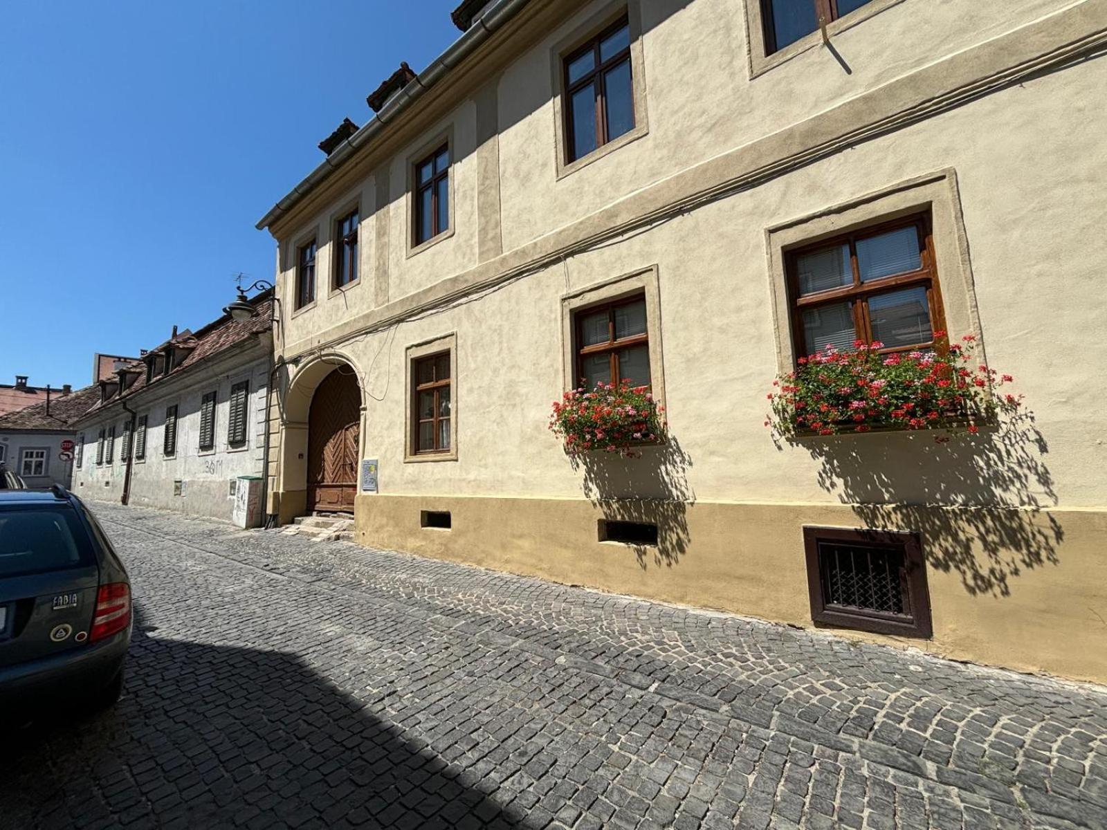 Lucasi Apartament Sibiu Buitenkant foto
